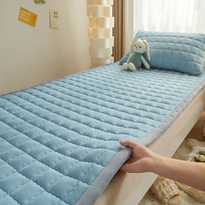 Winter Flannel Soft Mattress Toppers Dormitory Single Bed Warm Quilted Foldable Bedsheet Students Bunk Mattress Protection Pad