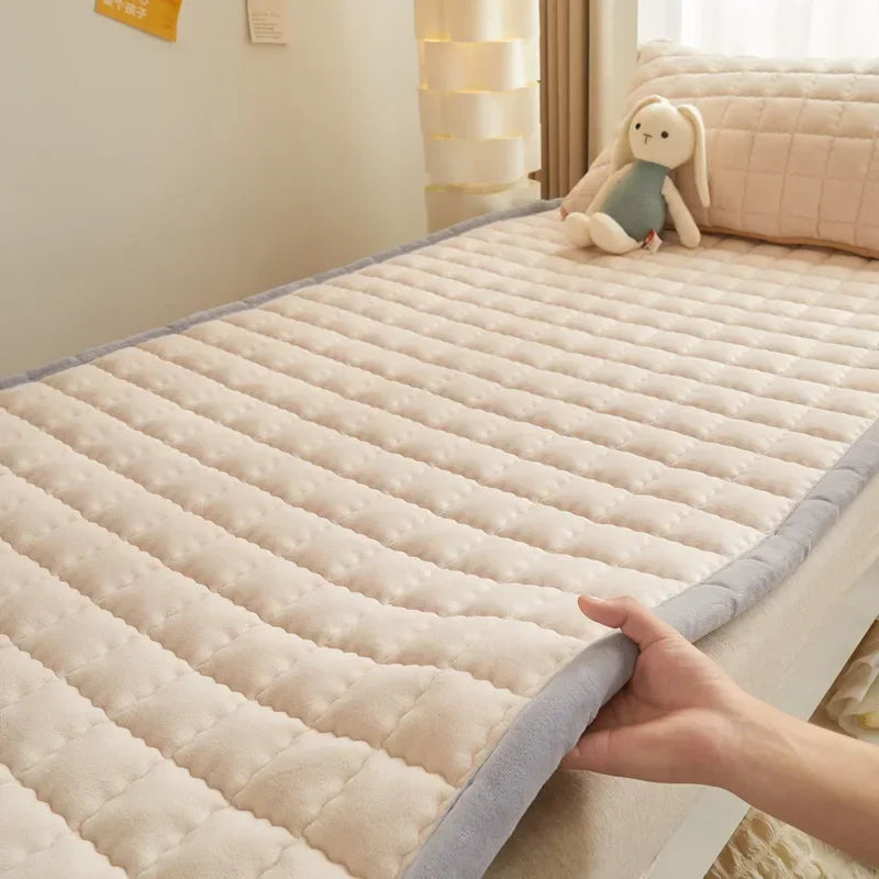 Winter Flannel Soft Mattress Toppers Dormitory Single Bed Warm Quilted Foldable Bedsheet Students Bunk Mattress Protection Pad