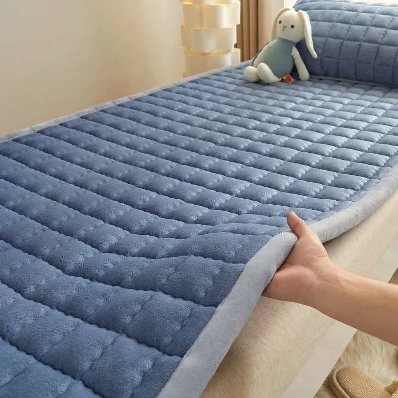 Winter Flannel Soft Mattress Toppers Dormitory Single Bed Warm Quilted Foldable Bedsheet Students Bunk Mattress Protection Pad