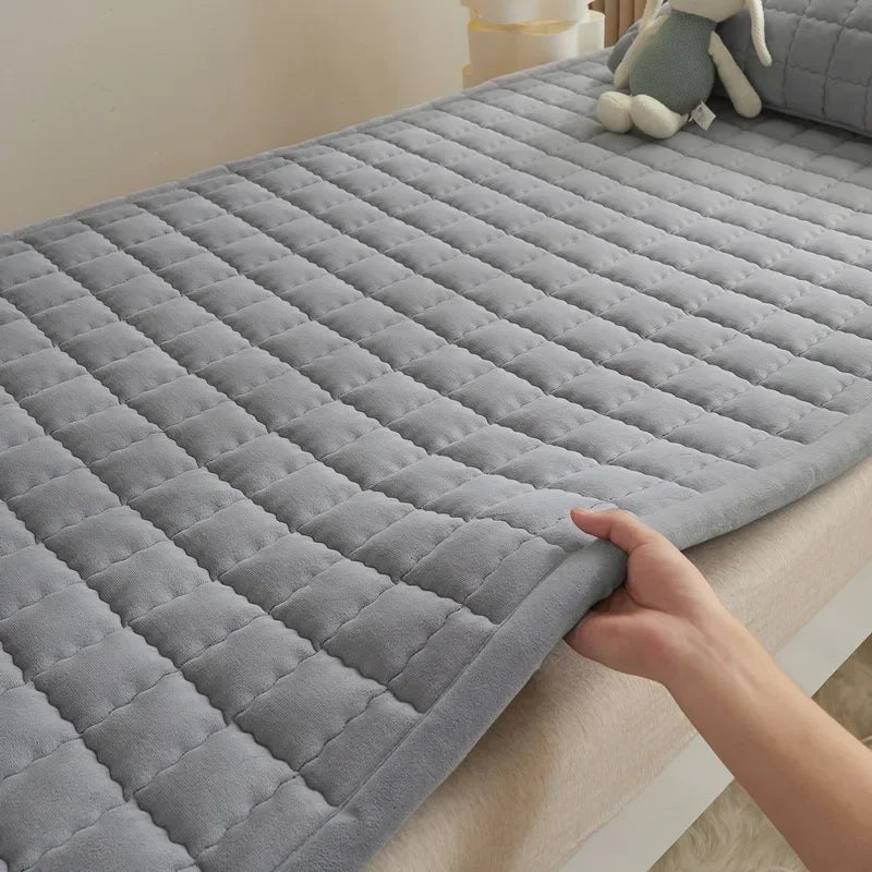 Winter Flannel Soft Mattress Toppers Dormitory Single Bed Warm Quilted Foldable Bedsheet Students Bunk Mattress Protection Pad